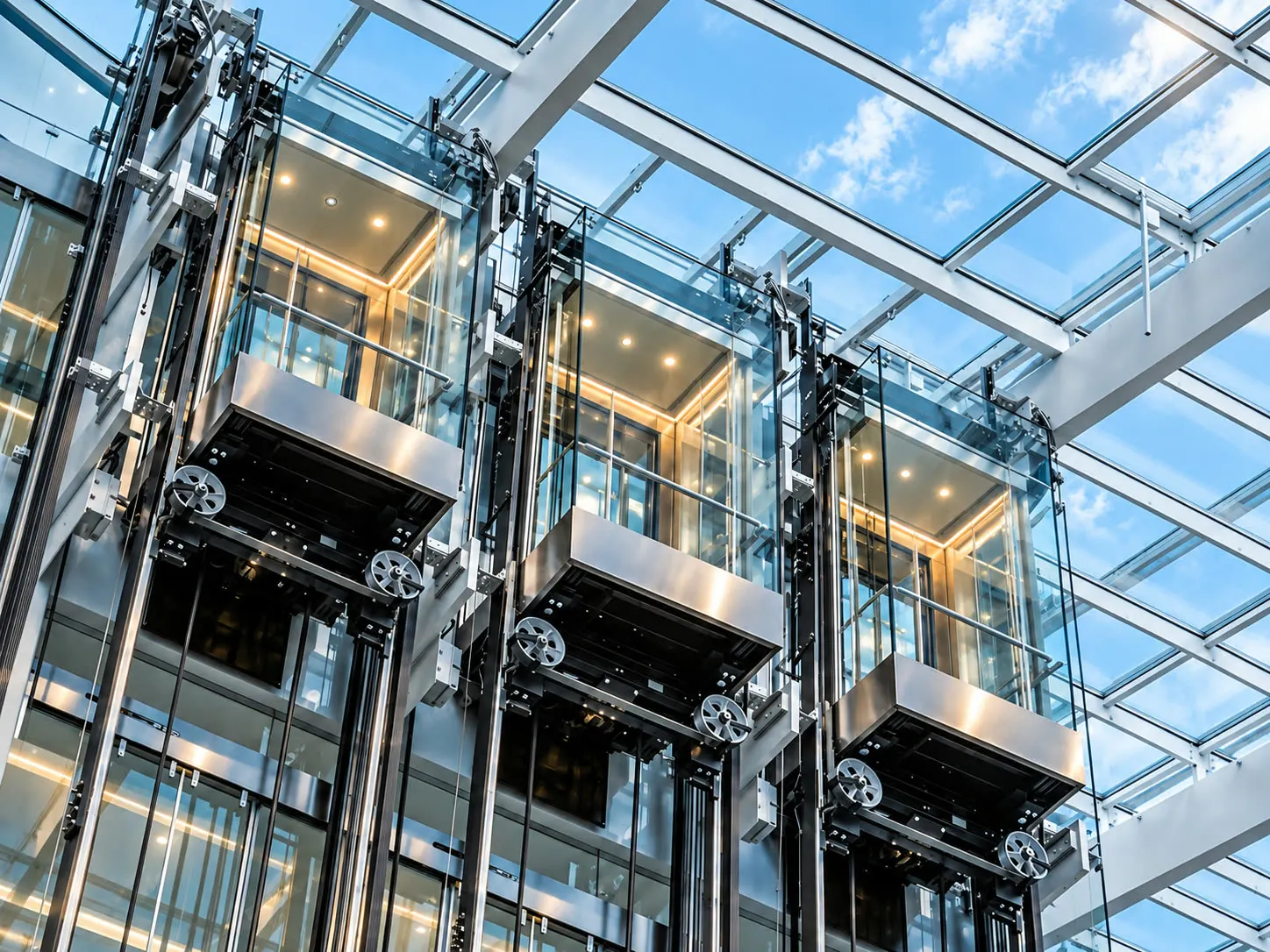 Industrial goods lift